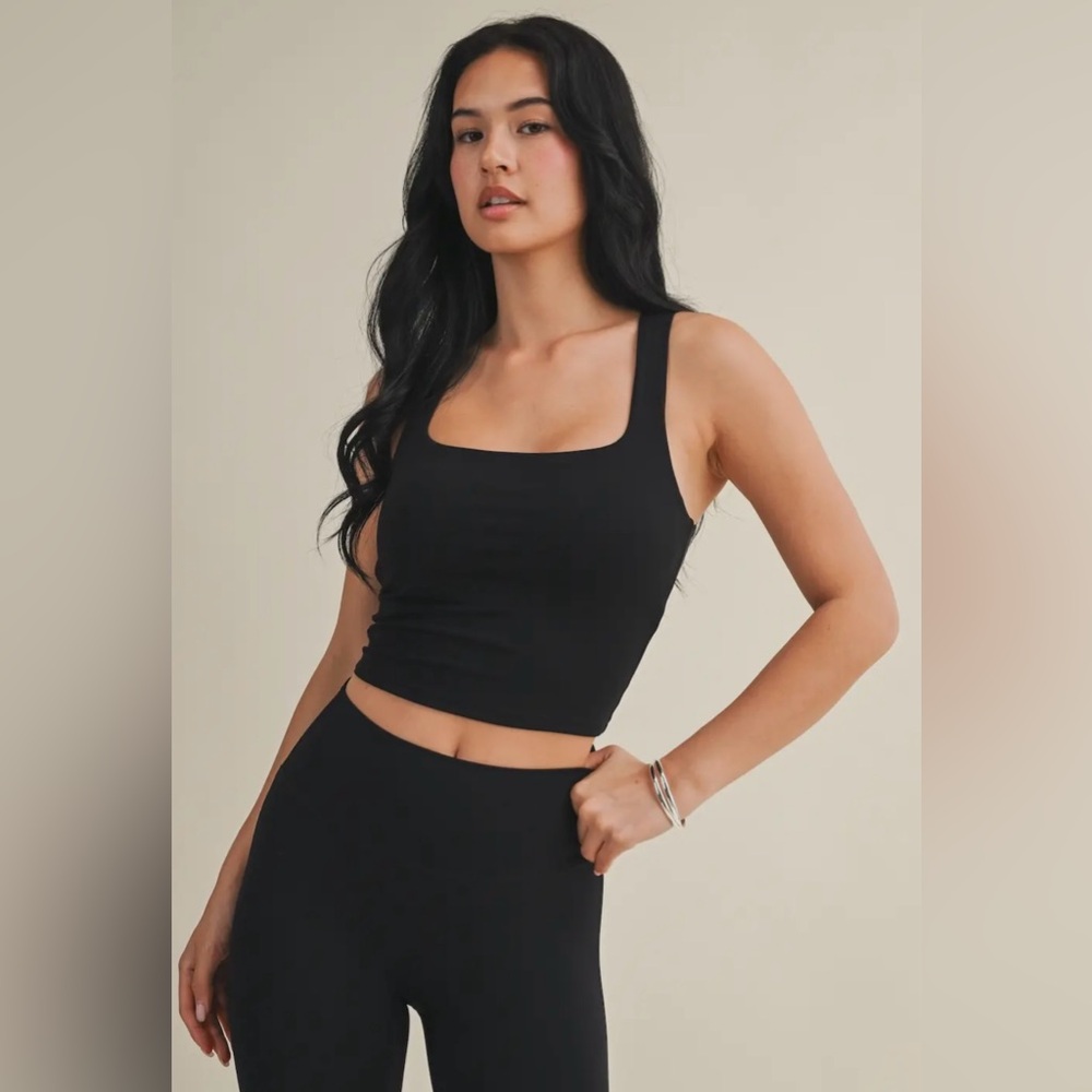 🆕🤍BLACK  WIDE STRAP TANK